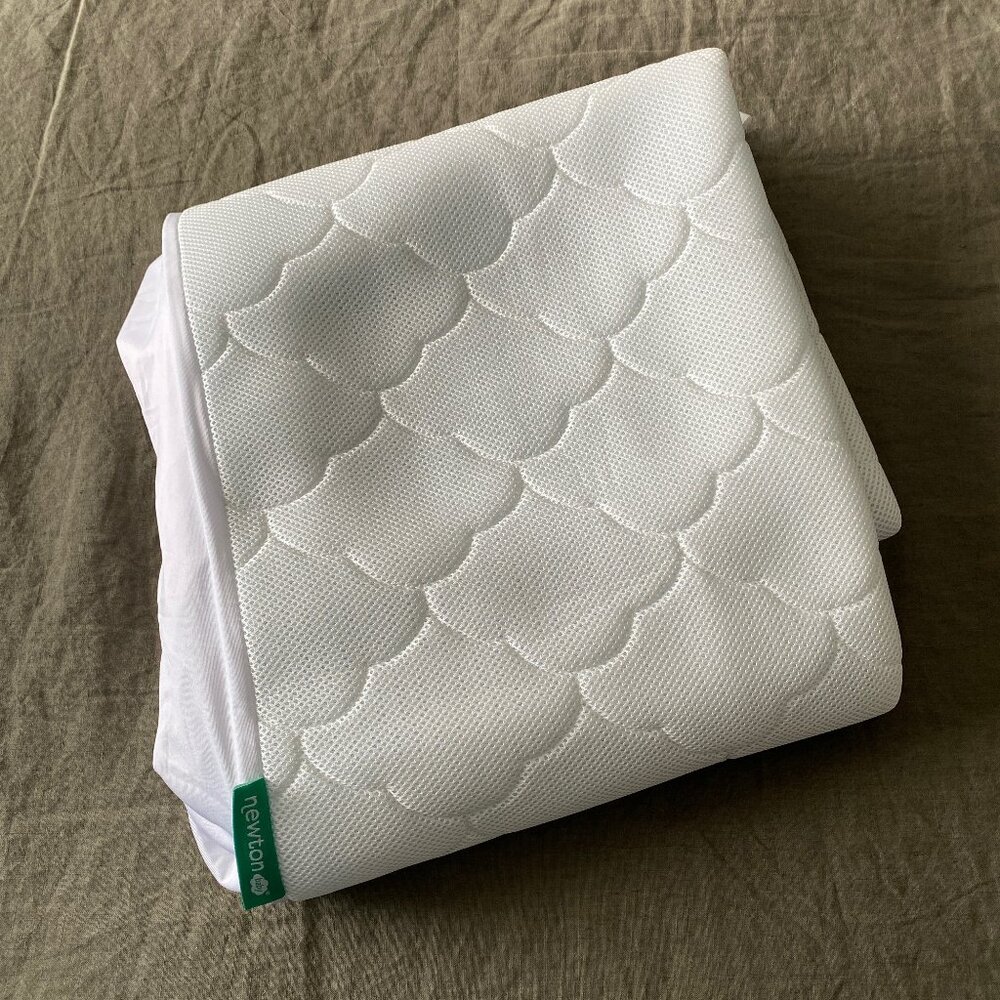 NWOT Newton Waterproof Crib Mattress Cover